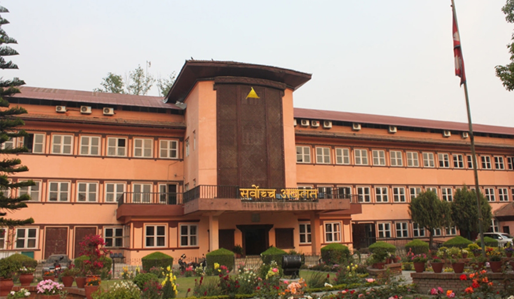 अयोग्य लडाकुलाई दुई लाख दिने निर्णय कार्यान्वयन नगर्न आदेश