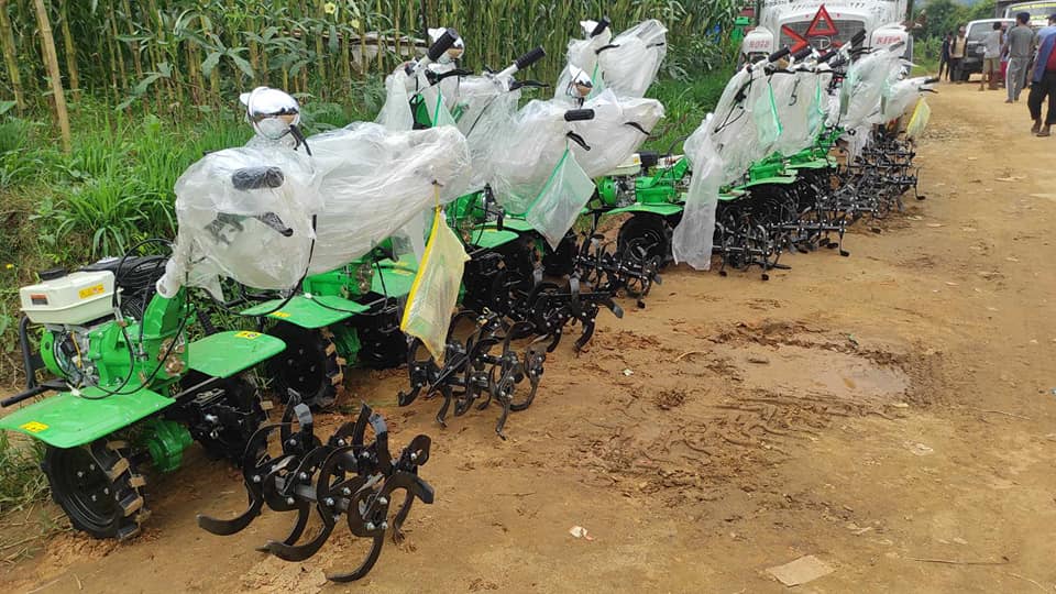 किसानलाई हाते ट्र्याक्टर मर्मत तालिम