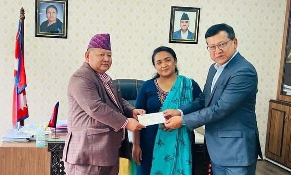 ‘सर्वजित’ चलचित्र निर्माणका लागि पयर्टन मन्त्री आलेद्धारा ५ महिनाको तलब सहयोग 