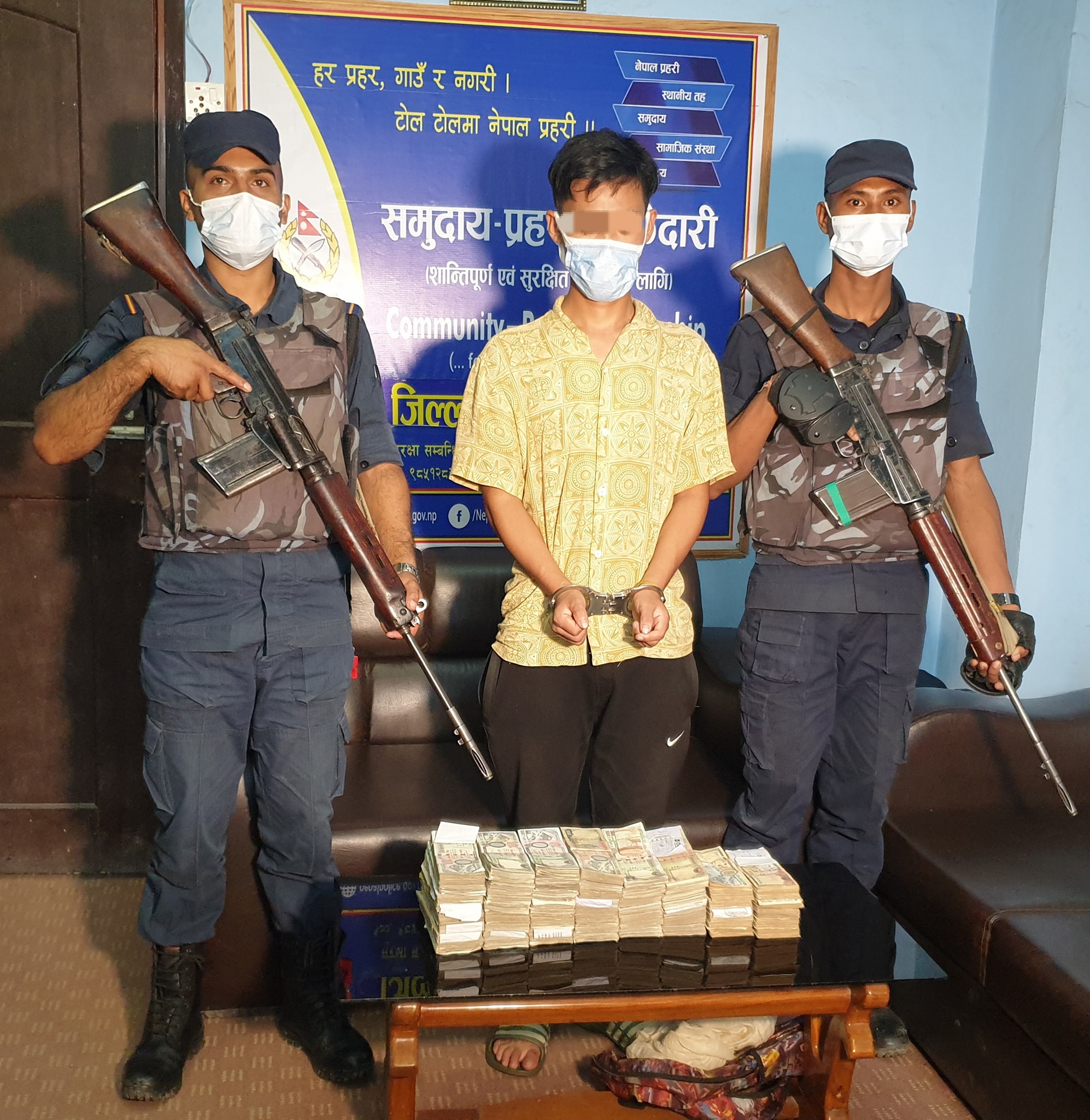 स्रोत नखुलेको ४९ लाखसहित धावा पक्राउ, उनको साथबाट ३२ लाख, कोठाबाट १७ लाख बरामद