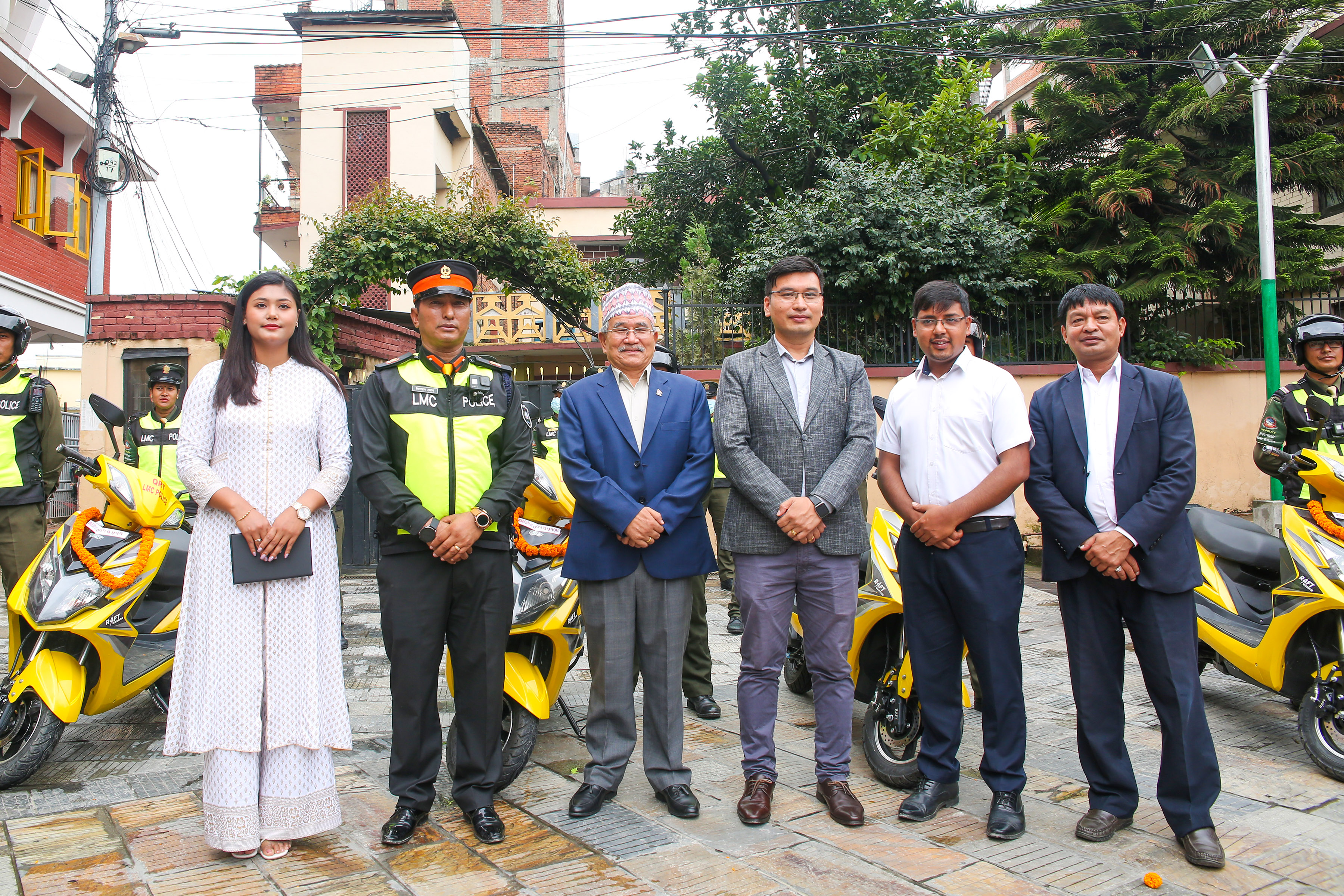 ललितपुर महानगरपलिकालाई राफ्ट इेलेक्ट्रिक स्कूटर हस्तान्तरण