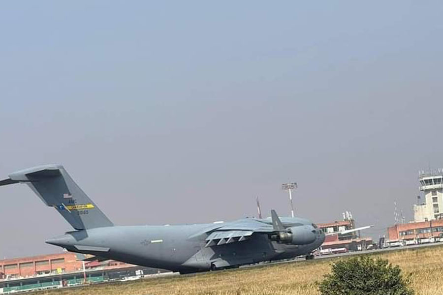 अमेरिकी सेनाको जहाज काठमाडौँमा अवतरण