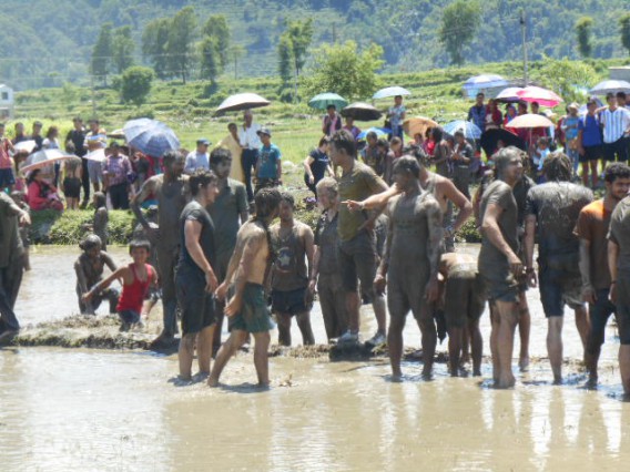 सबै मौसमका लागि पोखरा : पर्यटन प्रवद्र्धन गर्न हेम्जामा रोपाइँ महोत्सव