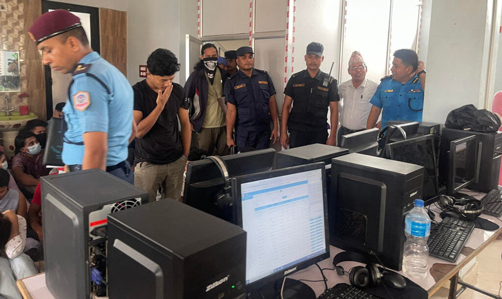 काठमाडौंमा चिनियाँले चलाएको कल सेन्टरमा प्रहरीको छापा