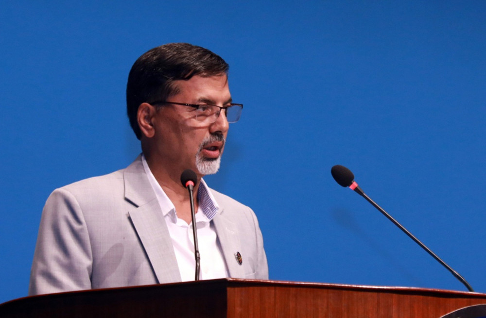 अर्थमन्त्रीद्धारा तलब पुनराबलोकन गर्न बनेको आयोगका पदाधिकारीलाई नियुक्तिपत्र प्रदान,