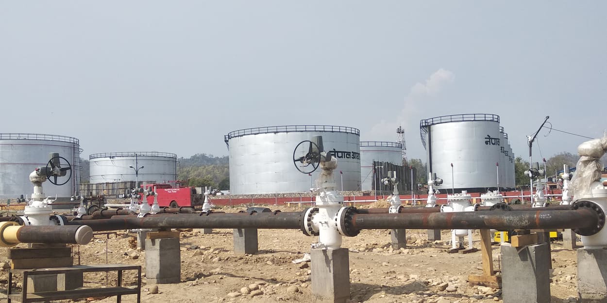 कसरी चल्दै छ अमलेखगञ्जमा पेट्रोल भण्डारण गृह निर्माणको काम 