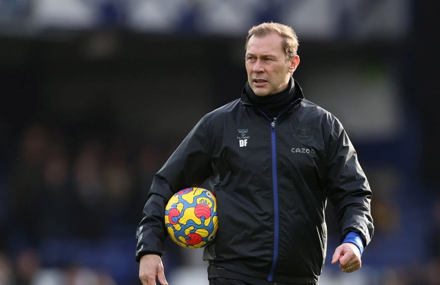 एभर्टनका सहायक प्रशिक्षक डुनकान फर्गुसनले छाडे क्लब 