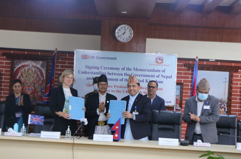 बेलायतमा नेपाली नर्स लैजान समझदारीपत्रमा हस्ताक्षर