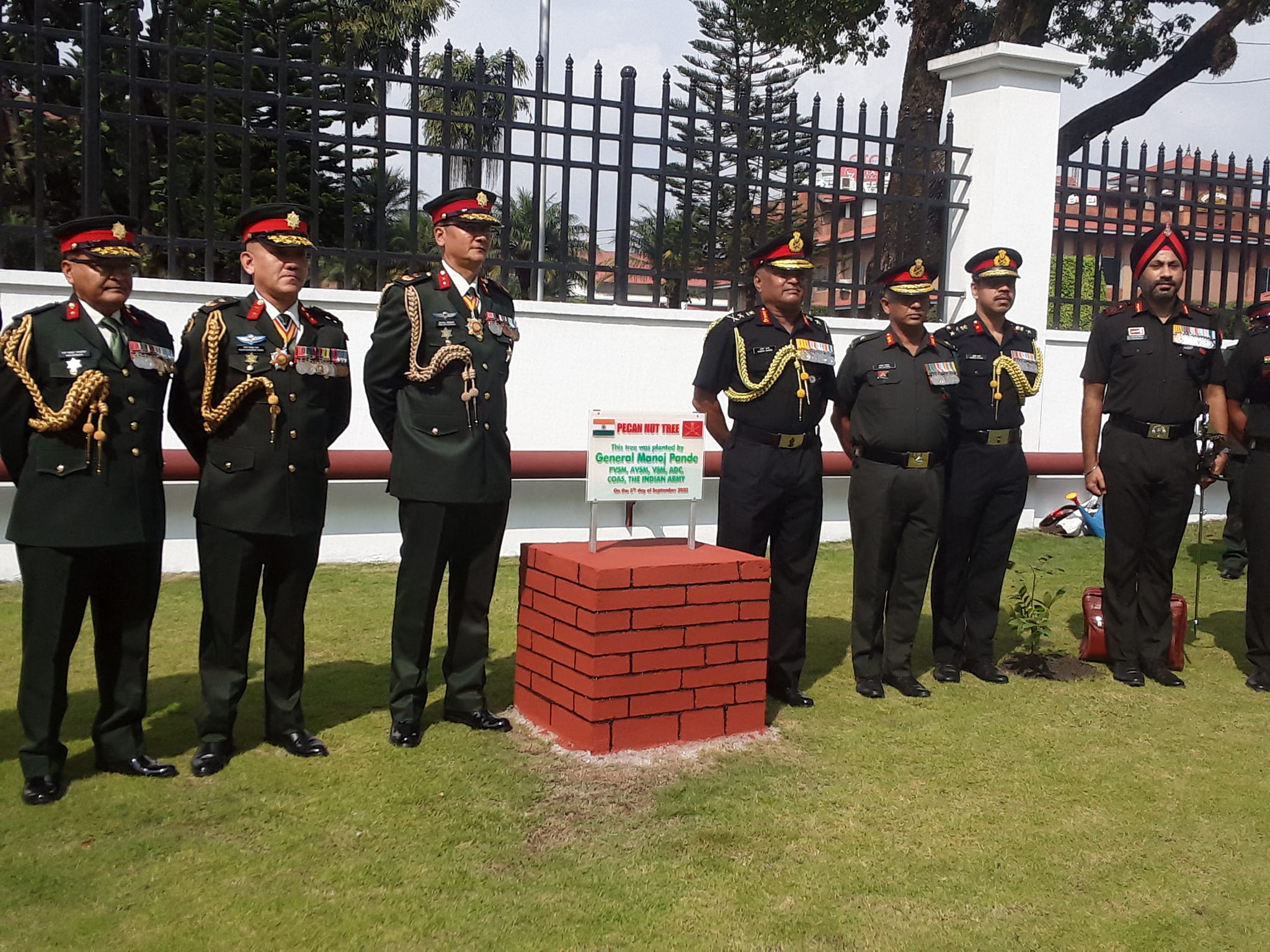 भारतीय सेनाका प्रमुख जनरलद्वारा नेपाली सेनालाई २२ करोड ३८ लाख बराबरको सामाग्री हस्तान्तरण