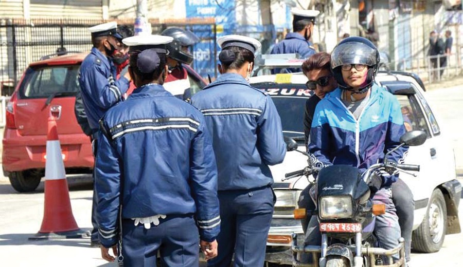 ट्राफिक नियम उल्लघंन गर्ने २ हजार ५४९  जना चालक कारवाहीमा