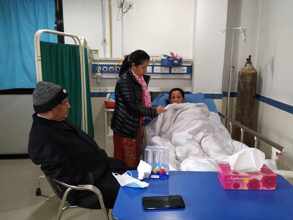 प्रचण्ड पत्नी सीताको आईसीयूमा उपचार जारी