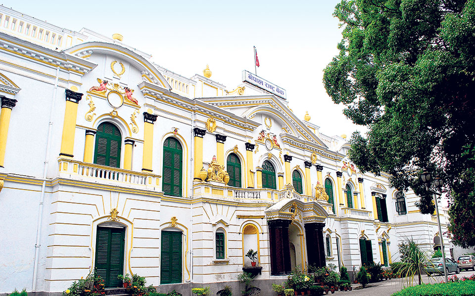 विद्युतीय माध्यमबाट कारोबार गर्दा हुने जोखिमबारे सावधानी अपनाउन राष्ट्र बैंकको आग्रह