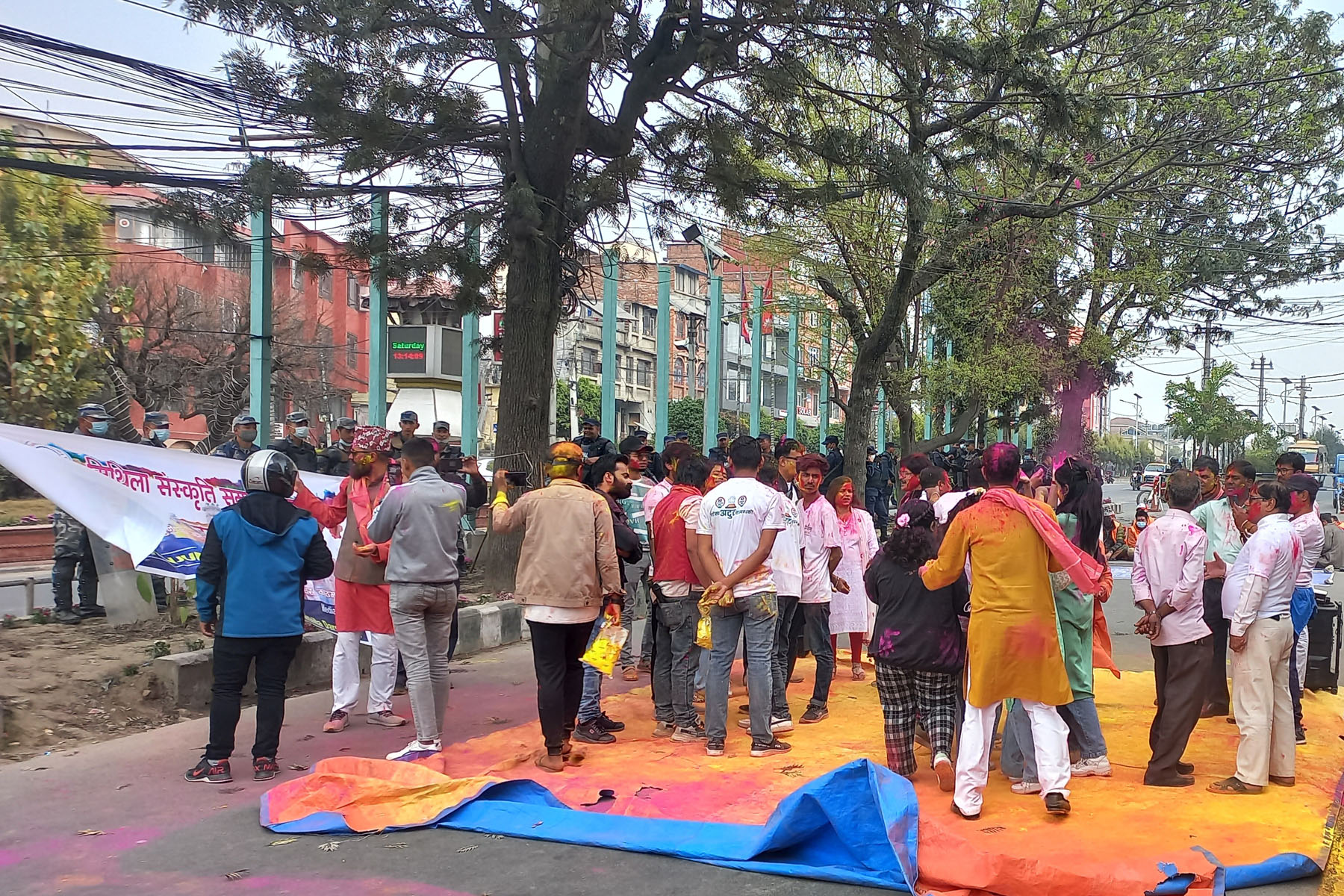 माइतीघर मण्डलामा फगुवा उत्सव, दृश्यलाई सबैले उत्सुकतापूर्वक हेरे