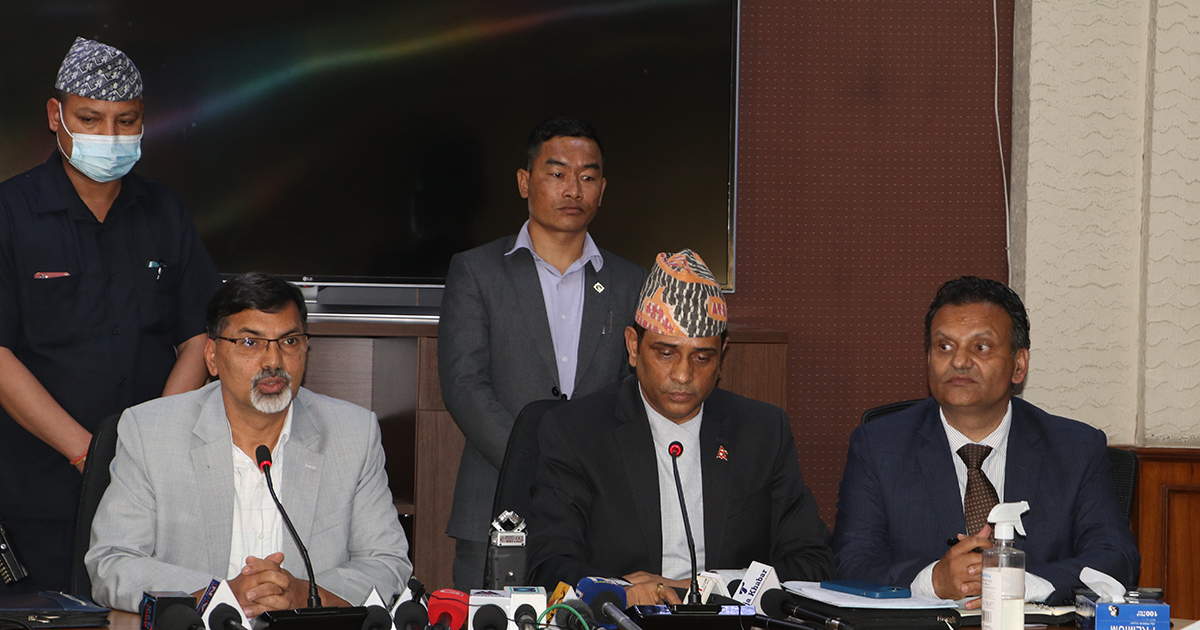 अर्थतन्त्र सुधारमा सजग बन्नुपर्ने अवस्था छ, संकट टार्न सबैले सहयोग गरौँः अर्थमन्त्री