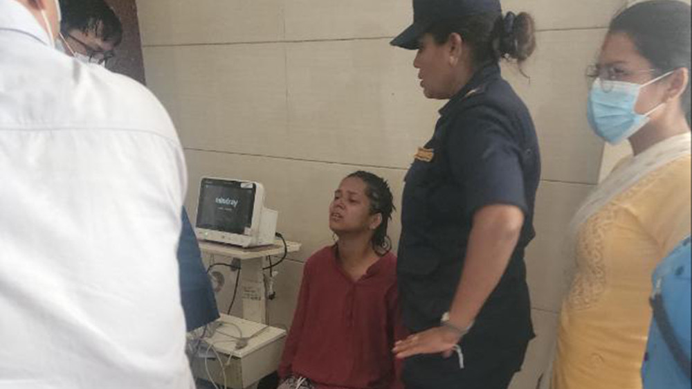 निहारिकाद्धारा आत्मदाह प्रयास...