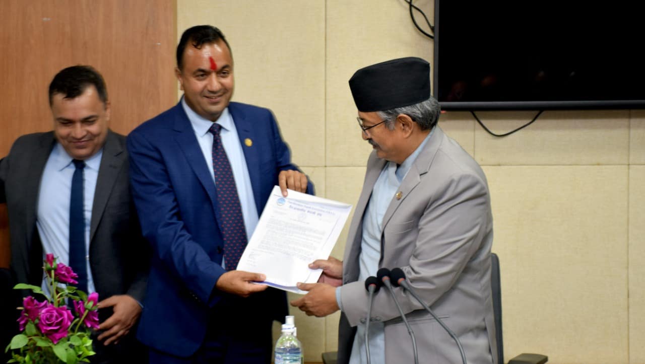 सरकारद्धारा विमानस्थलमा ‘एनआरएनए डेस्क’ स्थापनाको तयारी, एनआरएनएले गृहमन्त्रीलाई बुझाए पाँच बुँदे ध्यानाकर्षण