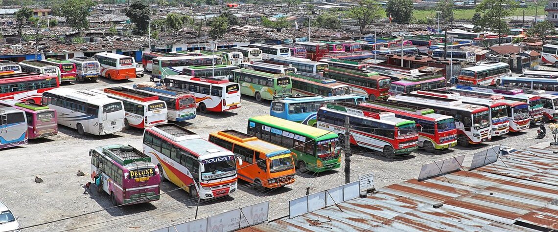 पेट्रोलियम पदार्थको मूल्य घटेसँगै सार्वजनिक सवारी साधानको भाडा घट्ने, आइतबार नै भाडादर तोकिने 