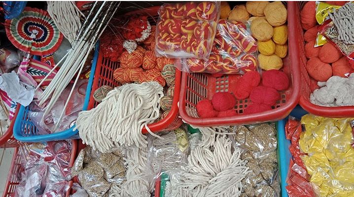 दुबो धागो बनाउने पेसाले दैनिक ७ सय आम्दानी 