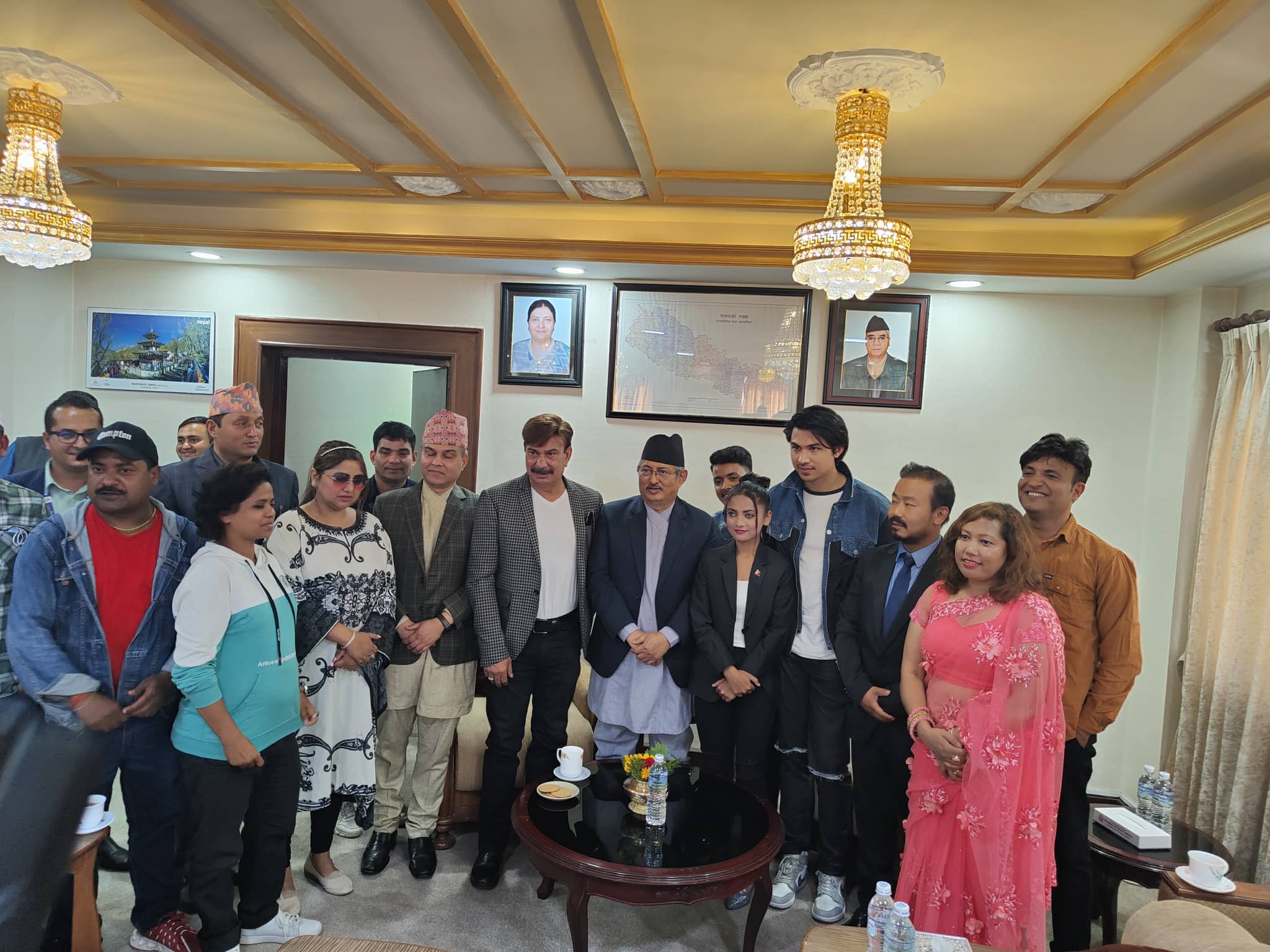 चलचित्र क्षेत्रका समस्या : विदेशी चलचित्रले नेपालबाट पैसा लैजाने नेपालीले ल्याउन नसक्ने किन भयो ?