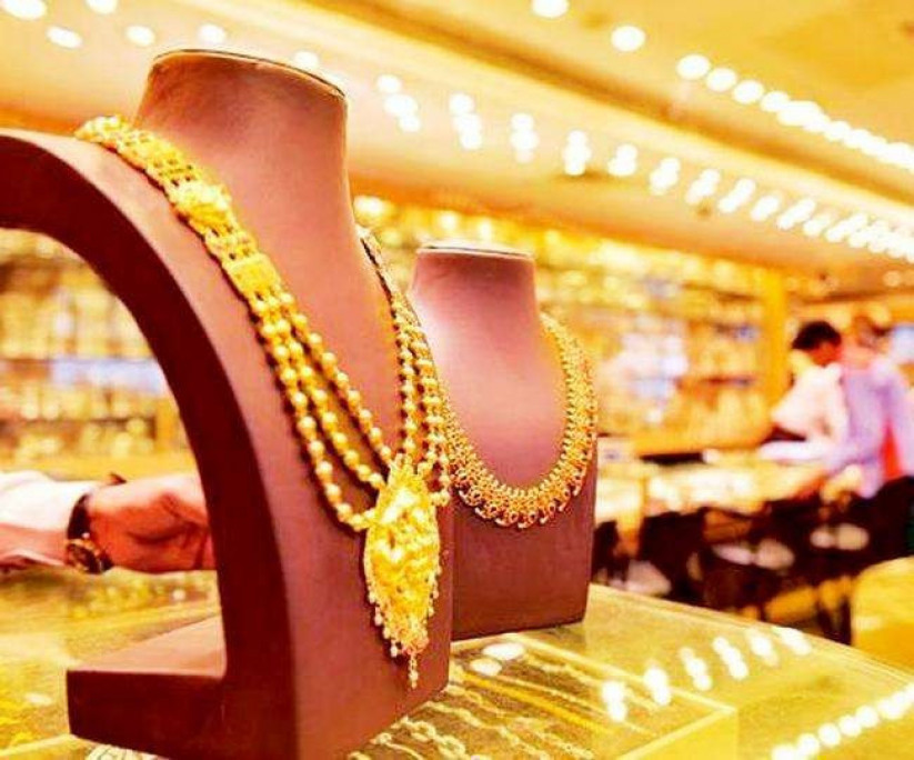 सुनको मूल्य तोलामा एक हजार रुपैयाँले घट्यो 