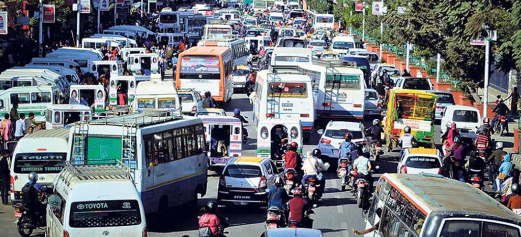 गाउँ फर्कनेको चापले राजमार्गमा घण्टौँ जाम