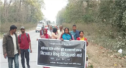 मिटरब्याजीपीडित किसान तथा मजदुर प्रधानमन्त्री भेट्न हिँडेरै काठमाडौँको यात्रामा, न्यायको मागसहित सडकमा खाँदै र सुत्दै आए 