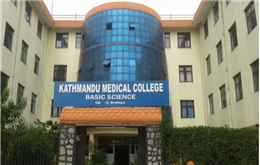 काठमाडौँ मेडिकल कलेजले लिँदै छ अतिरिक्त शुल्क : विद्यार्थीको विरोध