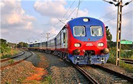 रेलले उत्साह थप्यो जनकपुरमा : पहिलो दिन खचाखच यात्रु