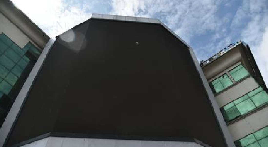 महानगरद्वारा त्रिपुरेश्वरस्थित वल्ड ट्रेड सेन्टरको डिजिटल होर्डिङ बोर्ड बन्द
